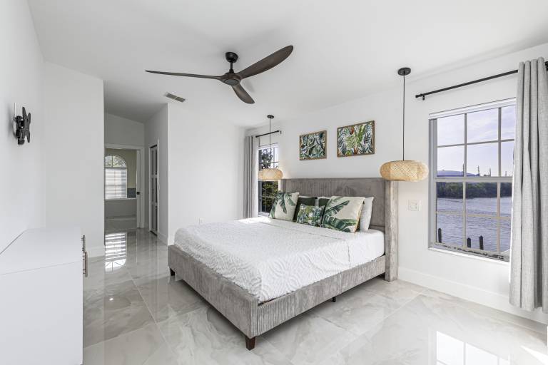 Waterfront Luxury Retreat – Avion Park Naples Home by SkyRun Naples — photo 4