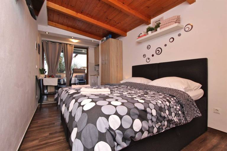 Family-oriented beautiful studio with terrace | Pet-friendly — photo 4