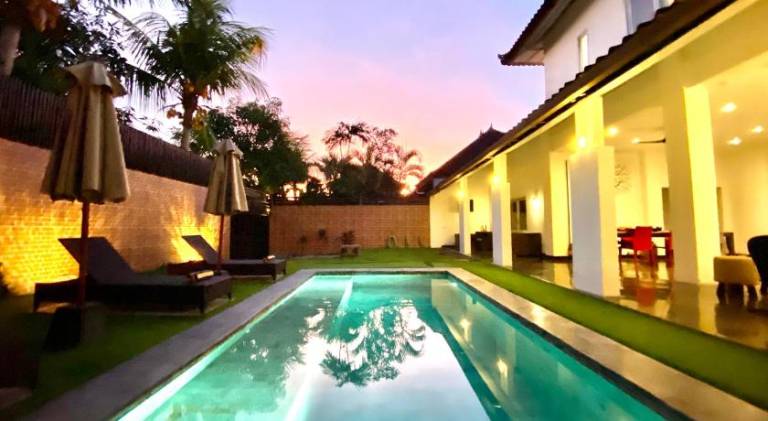 Villa JULIA heart of Seminyak 350m Beach in Kuta