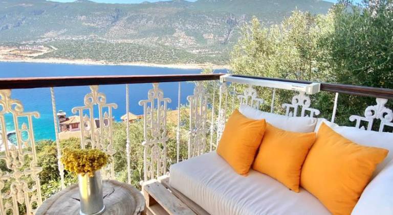 Villa with jacuzzi, private pool & patio | Perfect for remote work | Pets are welcome — photo 2