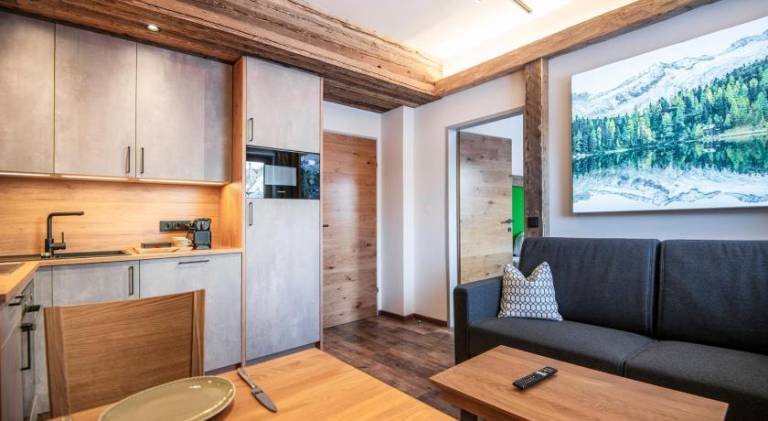 Apartment with jacuzzi, sauna & pool — photo 2