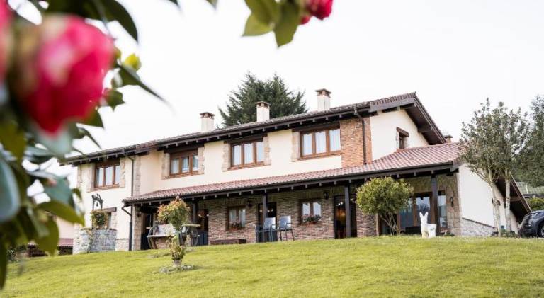 Rental apartment with garden, terrace & BBQ in Cangas de Onís