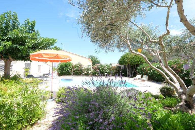 Vacation home with terrace, private pool & yard — photo 2