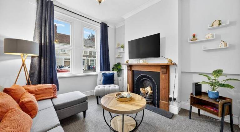Stylish 2 bedroom house in Roath with Private Patio! in Cardiff