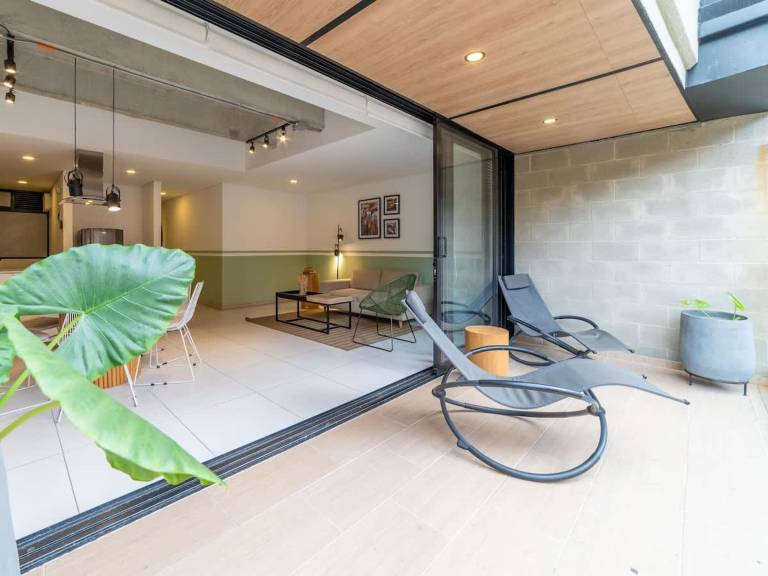 Panoramic 3 BR w Balcony in Laureles Medell n