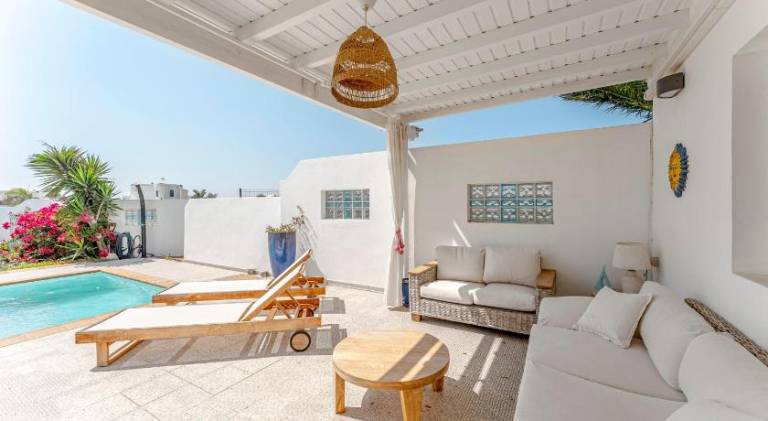 Villa with yard, BBQ & private pool | Perfect for remote work — photo 3