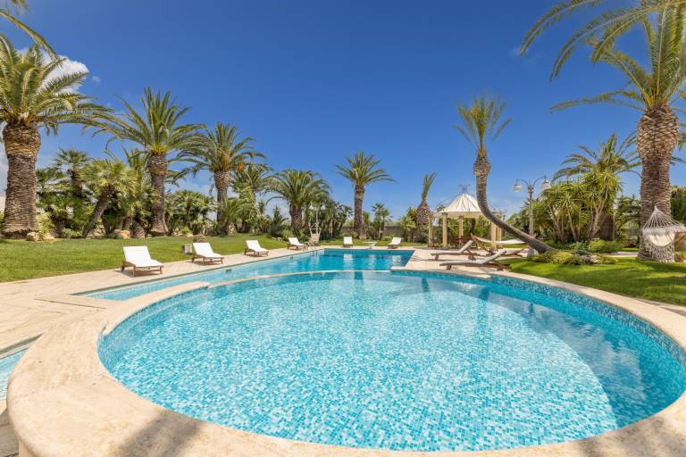 Villa with private pool, garden & hot tub — photo 3