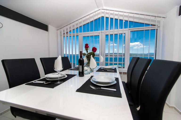 Apartment with sauna, jacuzzi & patio | Sea view — photo 2