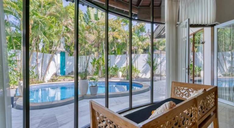 Villa with yard, private pool & terrace — photo 2