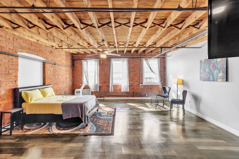 Child-friendly lovely rental apartment | Pet-friendly in Detroit, MI
