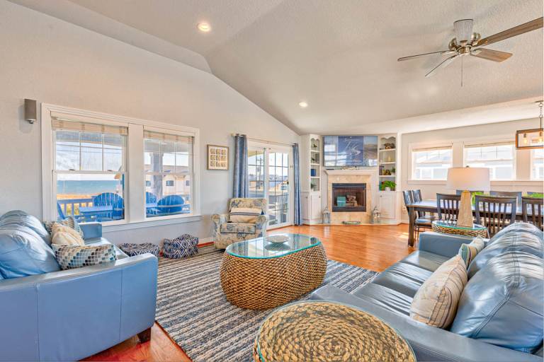 Nautilus 180 ft to the Beach Private Pool, Hot Tub, Pet Friendly — photo 4