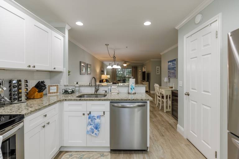 7501 Treetops: Pet Friendly South Forest Beach Villa. Sleeps 6. — photo 5