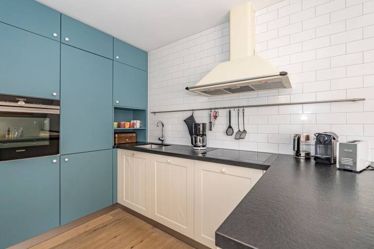 4-Zimmer-Ferienwohnung mit Balkon und Blick auf die Deichwiesen. — photo 4