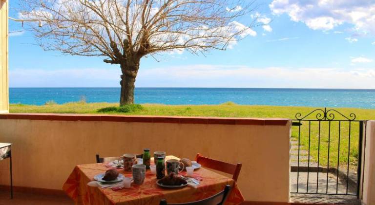 House on the Sea in Mascali