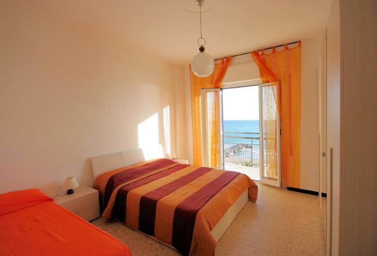 Child-friendly nice holiday apartment with terrace | Sea view | Next to the beach | Pets allowed — photo 4