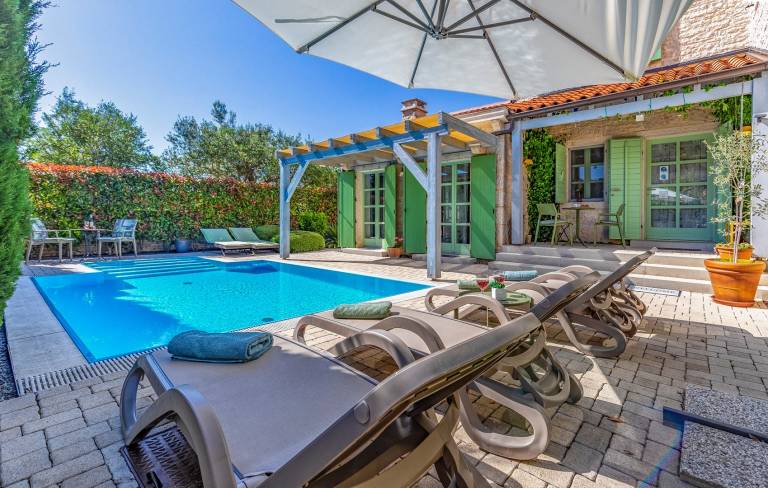 Villa with garden, private pool & BBQ — photo 2