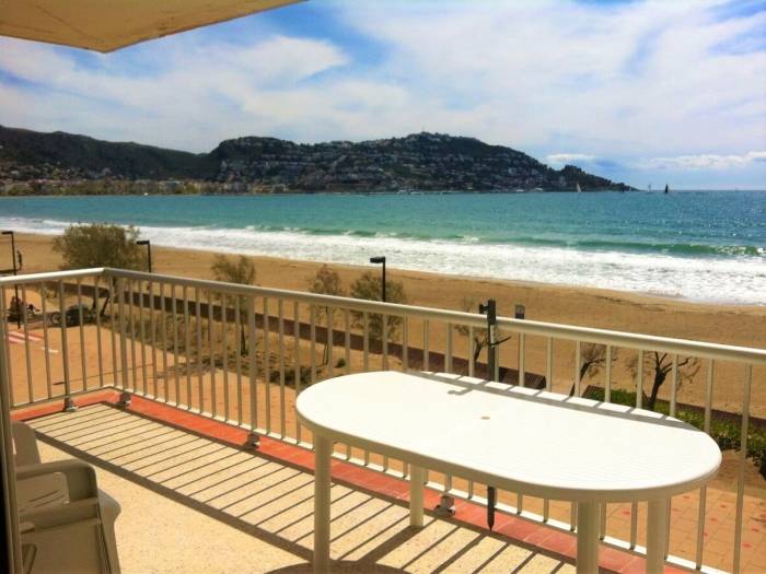 Family-oriented apartment with patio | Sea view | Close to the beach | Pet-friendly in Roses