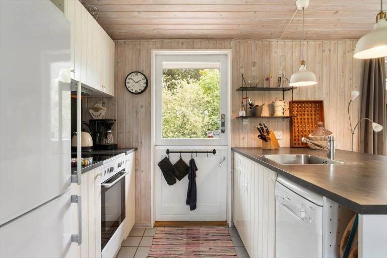 Charming vacation home with terrace & grill | Pets are welcome — photo 4