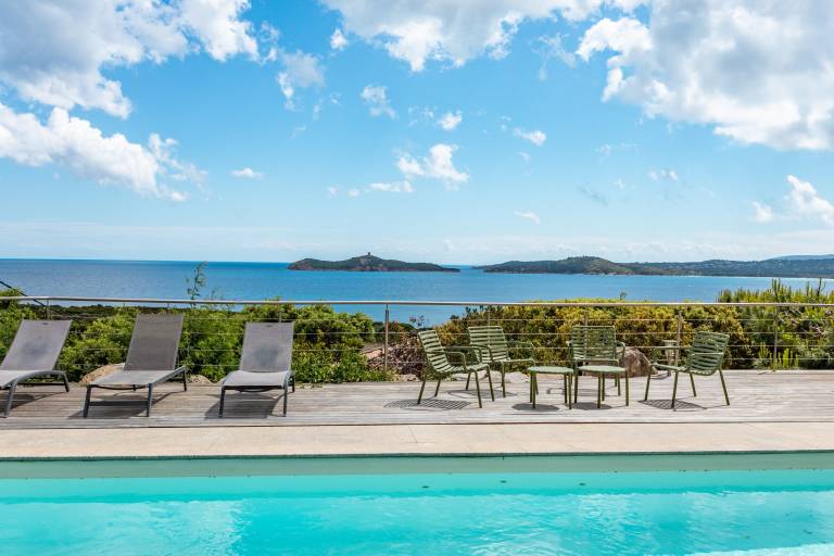 Family-oriented villa with patio, private pool & barbeque | Sea view | Close to the beach | Pet-friendly — photo 5