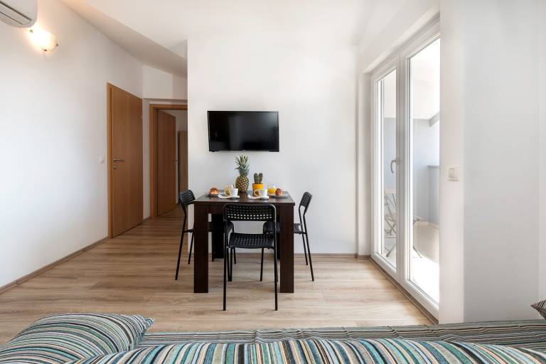 Apartment with patio in Medulin