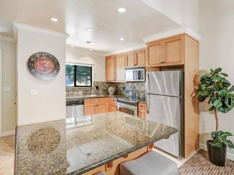 Condo  Oak Creek East