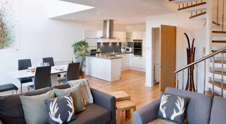 CITY CENTRE APARTMENT with Free Secure Underground Parking — photo 2