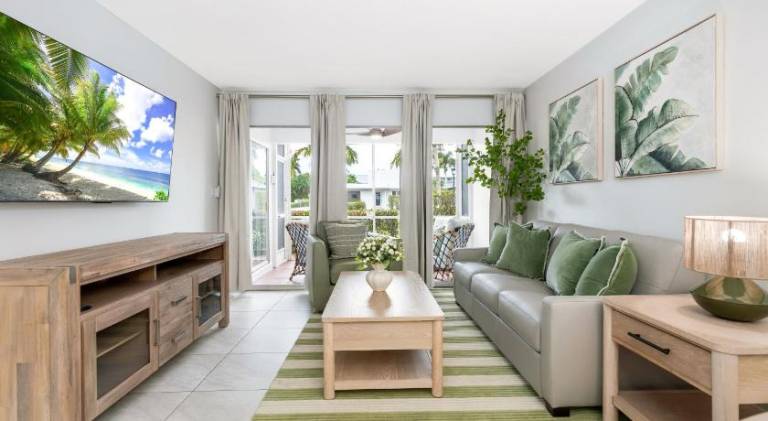Emerald Oasis Naples a Luxury Stay by 5th Ave in Naples, FL