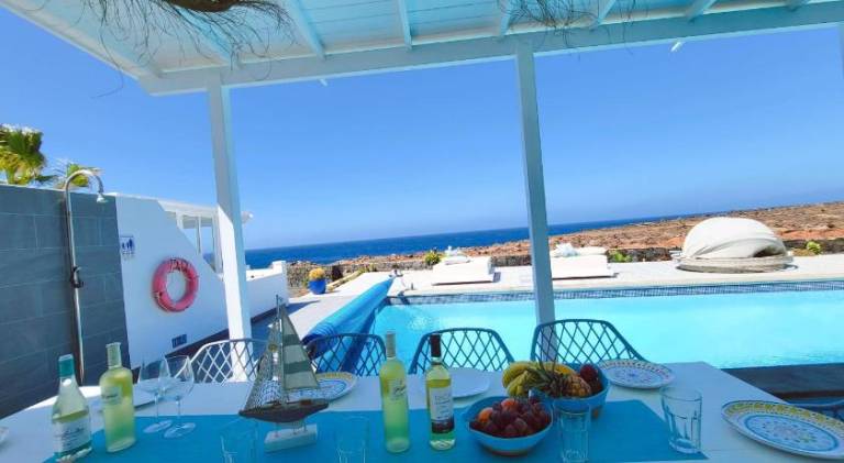 Villa Sunset Paradise with panoramic sea view, first line, sunsets in Yaiza