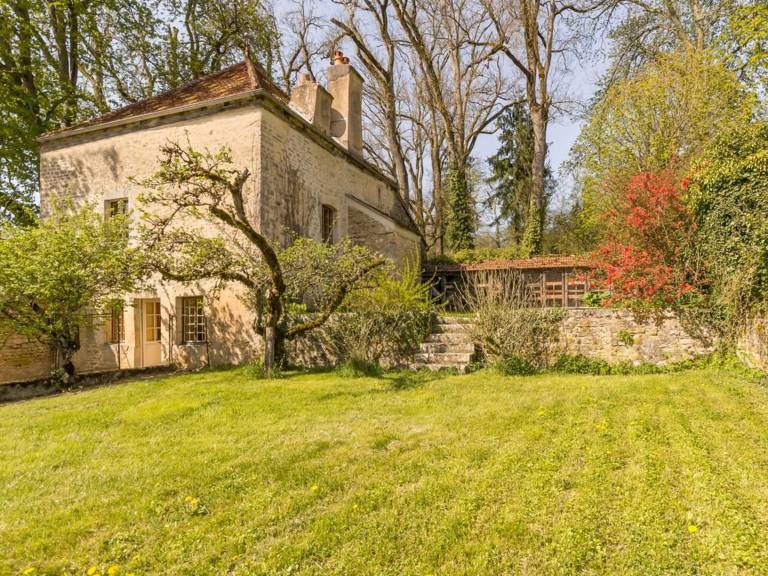 Historic home in 12th-century abbey, pets allowed — photo 2
