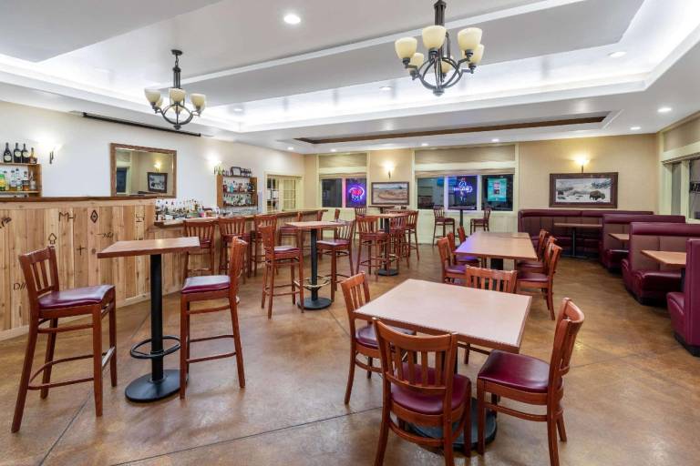 Inn at Lander, Travelodge by Wyndham — photo 4