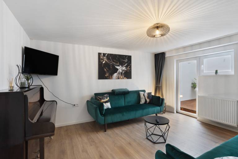 Rental apartment with terrace, barbeque & yard | Mountain view in Kassel