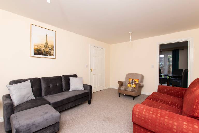 8 Guests 4 Bedrooms Parking Garden