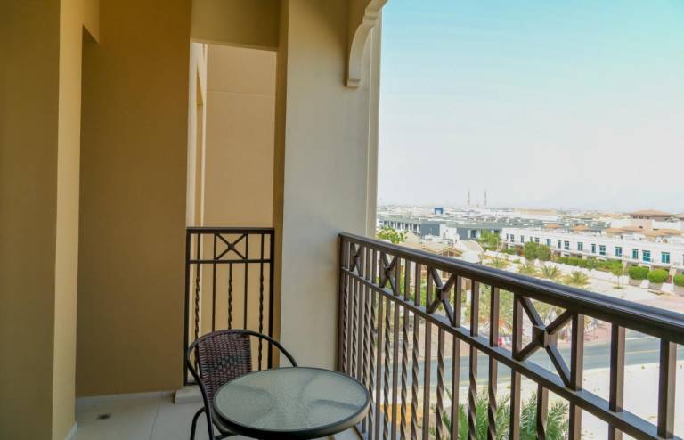Rental apartment with garden, jacuzzi & pool | Near Souk Madinat Jumeirah | Water view — photo 5
