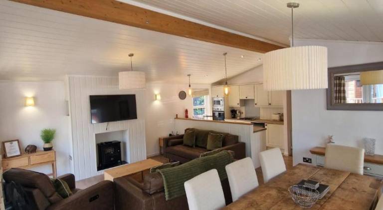 Lodge with hot tub, pool & sauna — photo 3