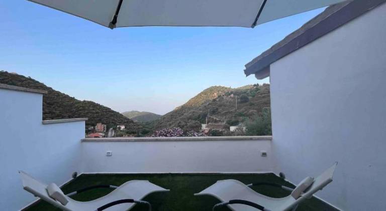 Vacation home with BBQ, pool & terrace — photo 3