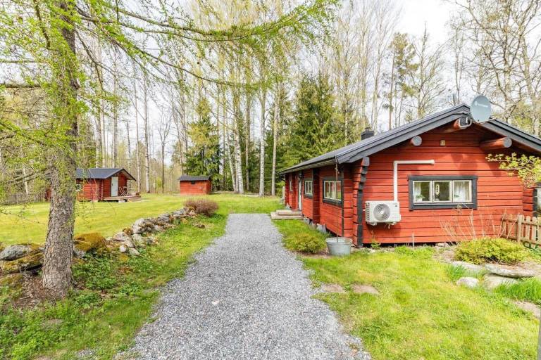 Fully equipped nice house with patio & barbeque | Pet-friendly in Örebro