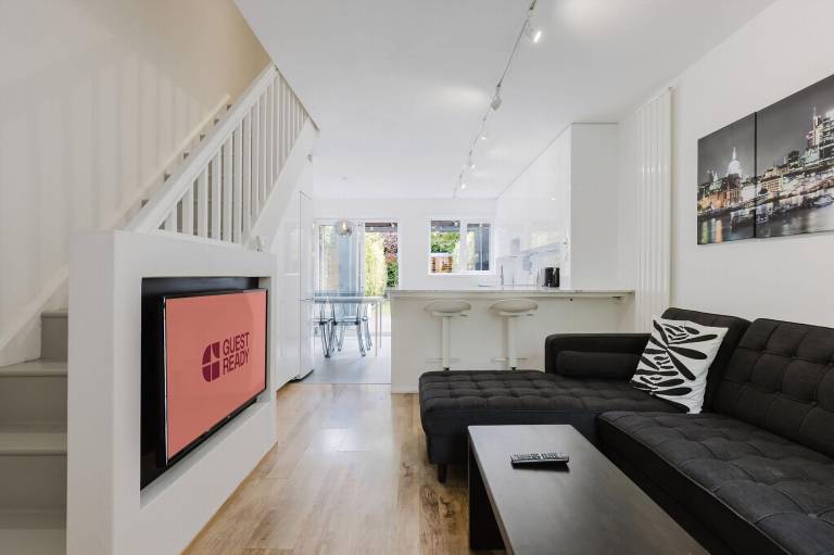 GuestReady 2BR w Patio Garden in Southwark