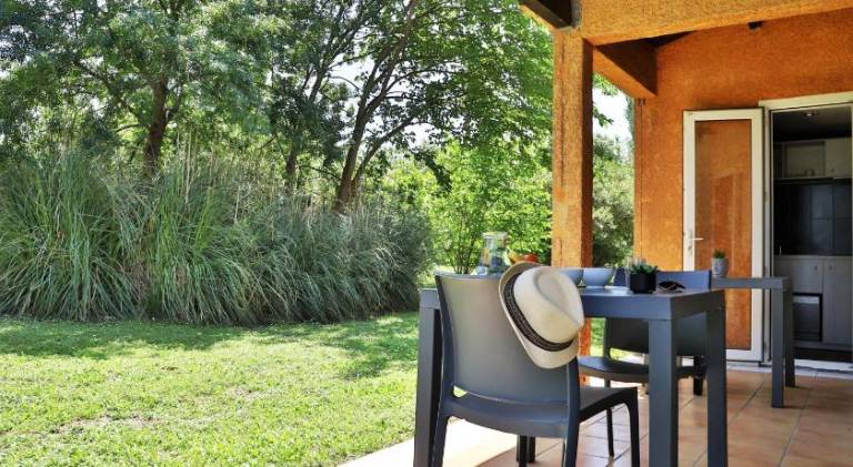 Wonderful serviced apartment with pool, yard & patio | Pet-friendly — photo 3