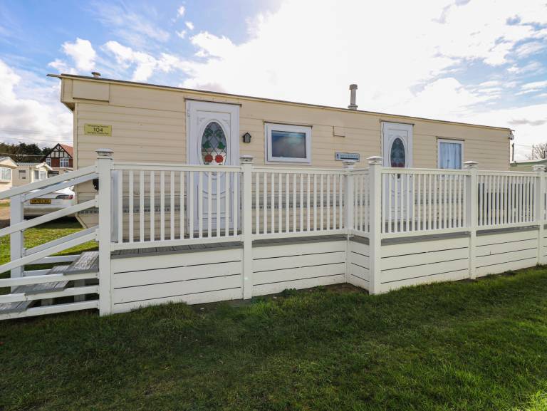 Cottage with yard | Beach view | Beach nearby | Pets are welcome — photo 2
