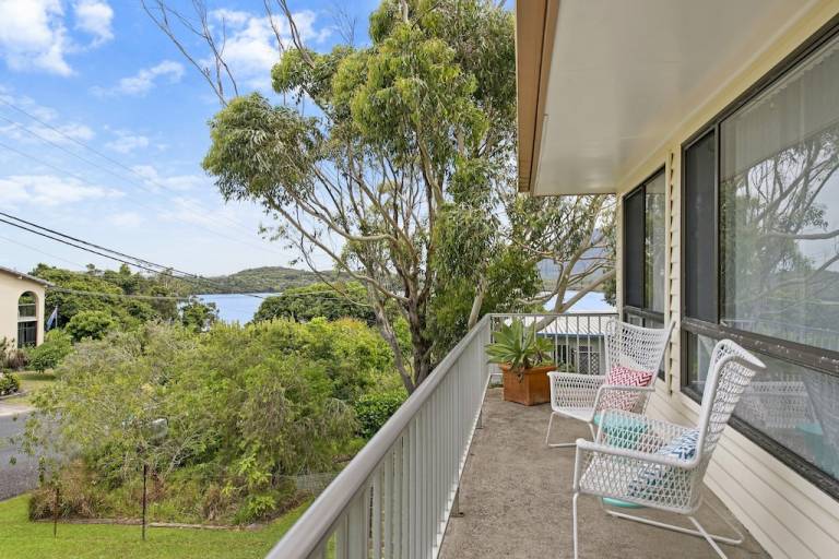House  Lake Cathie