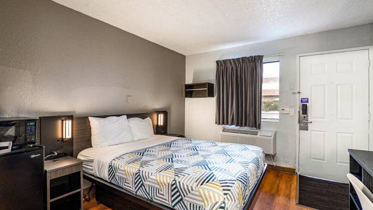 Motel  Glastonbury Center