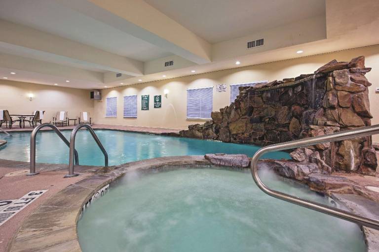 La Quinta Inn & Suites by Wyndham DFW Airport West - Euless — photo 5