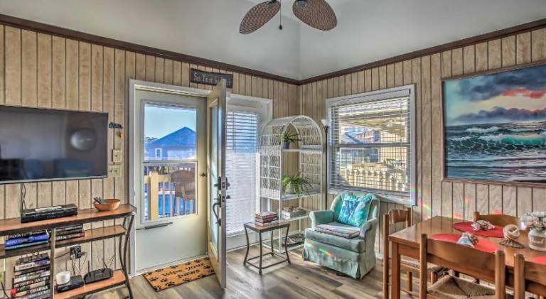 Walk to Beach Dog-Friendly Myrtle Beach Cottage! — photo 3