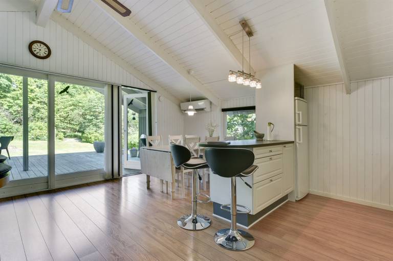 Vacation home with patio & garden — photo 3