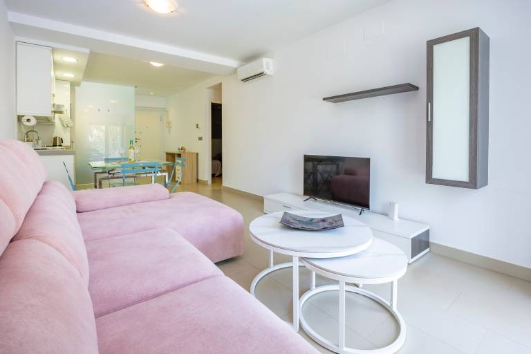 Apartment 'Playa De Poniente' with Sea View, Wi-Fi and Air Conditioning — photo 4