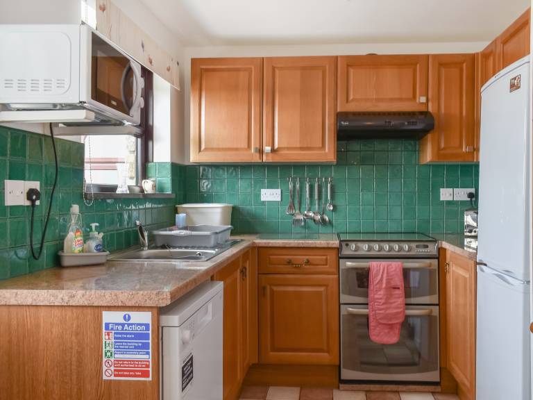 Cottage with yard & jacuzzi | River view — photo 5