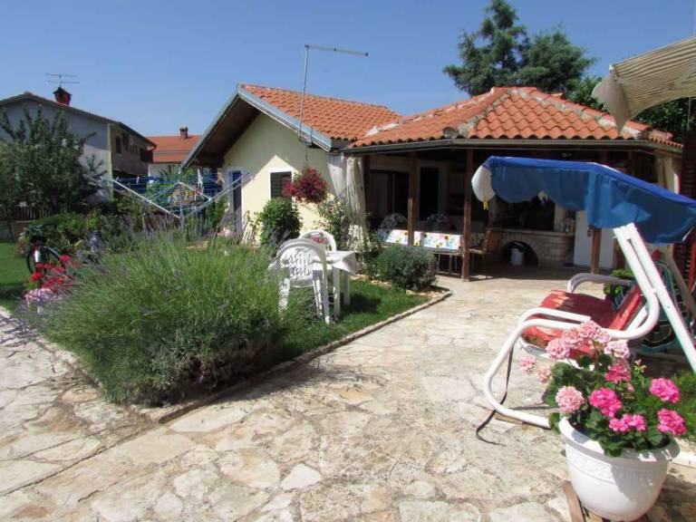 Holiday flat with balcony and air conditioning — photo 3