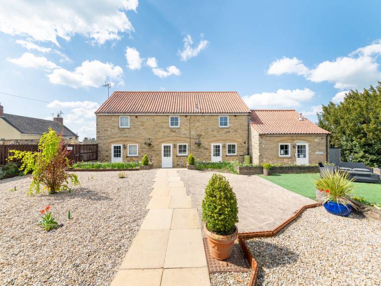 Dom Sutton-under-Whitestonecliffe