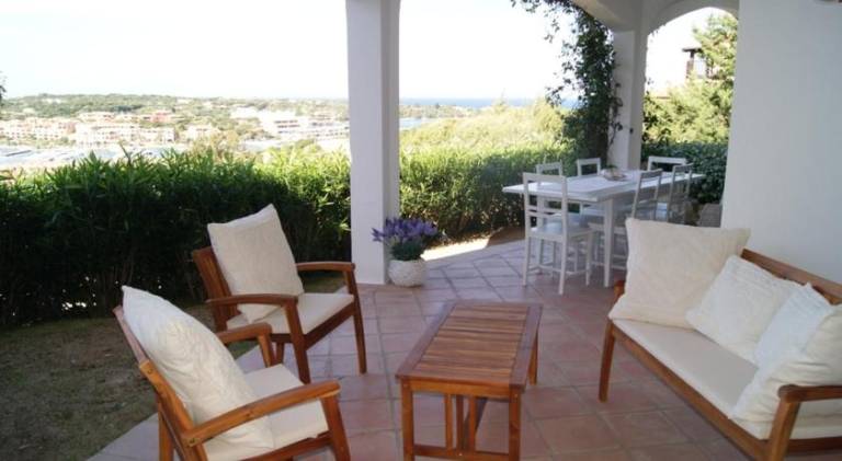 House with pool, garden & patio — photo 4