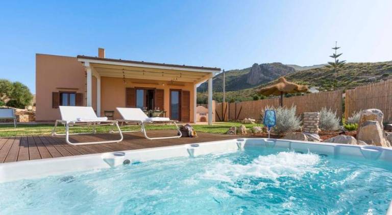 Pleasant villa with pool & hot tub | Pet-friendly in Castellammare del Golfo